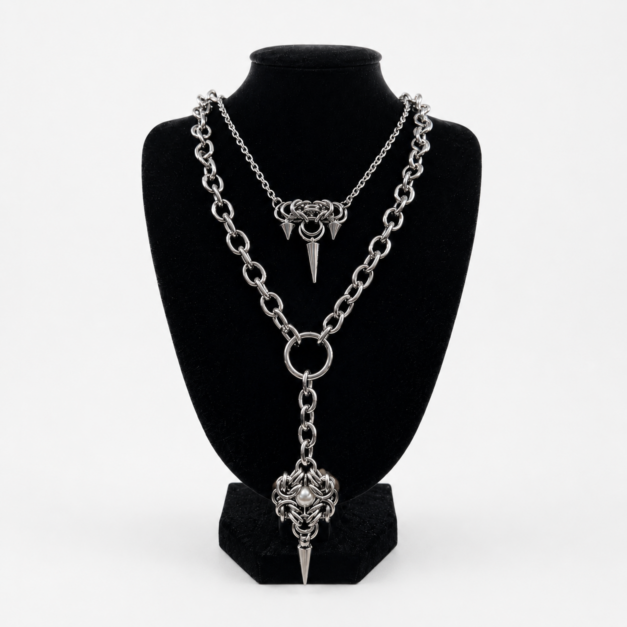 The No Rose All Thorns Set" o "No Rose All Thorns Set + Matching Dagger Choker